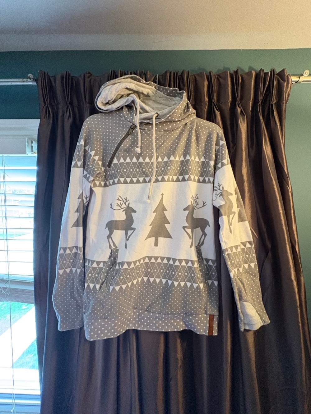 Women’s holiday sweater